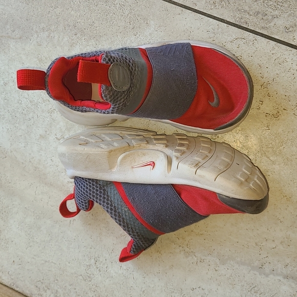 Nike boys shoes - Picture 3 of 3